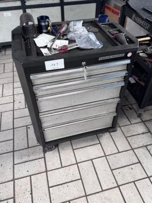 1 Werkstattwagen mit Kleinwerkzeugen